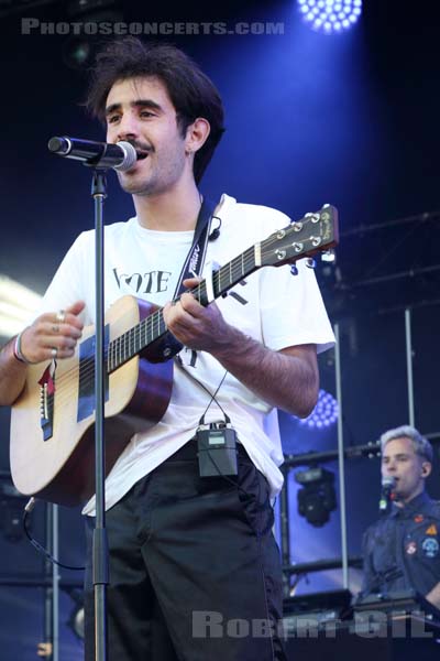 THERAPIE TAXI - 2019-07-04 - HEROUVILLE SAINT CLAIR - Chateau de Beauregard - Scene John - Raphaël Faget-Zaoui